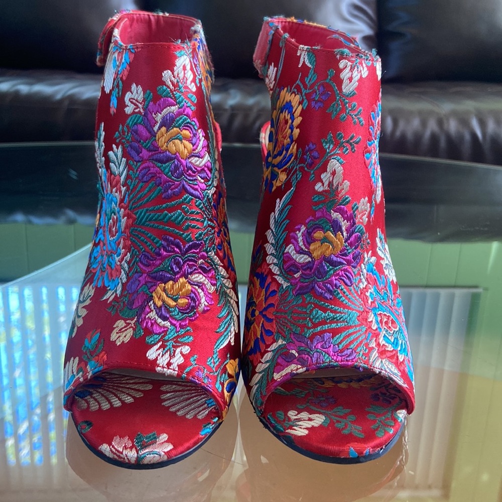 Rouge open toe heels